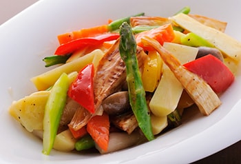鮮やかなる薬膳中華『たけのこと彩り野菜の炒め』