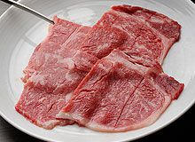 出汁のつけダレと相性のよいお肉。柔らかい食感の上質なものが揃っています