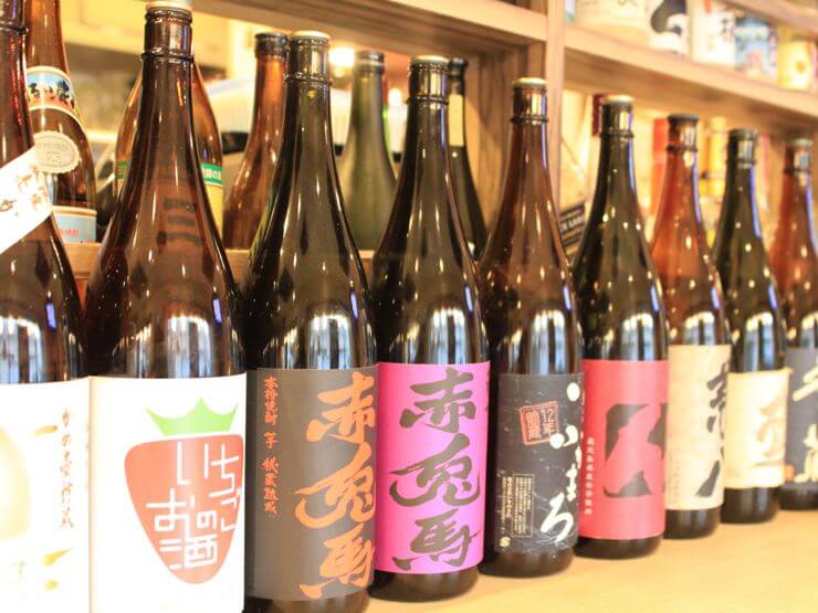 宮崎出身の料理人が選んだ、焼酎が20種類以上そろっています