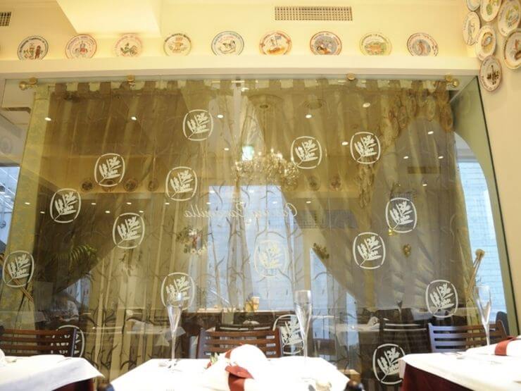目黒川沿いを散歩しながら行ける立地も良く、店内も大人な空間