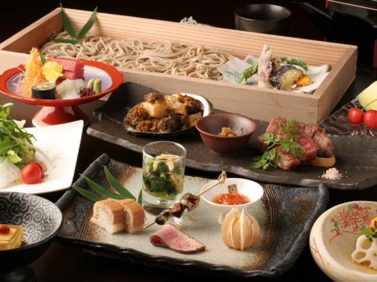 鉄板焼・しゃぶしゃぶと旬の食材の和食を組み合わせたコースもあります