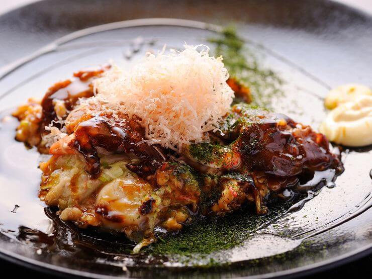 常連客が必ずオーダーする、店の“原点”。贅沢すぎる『お好み焼き』