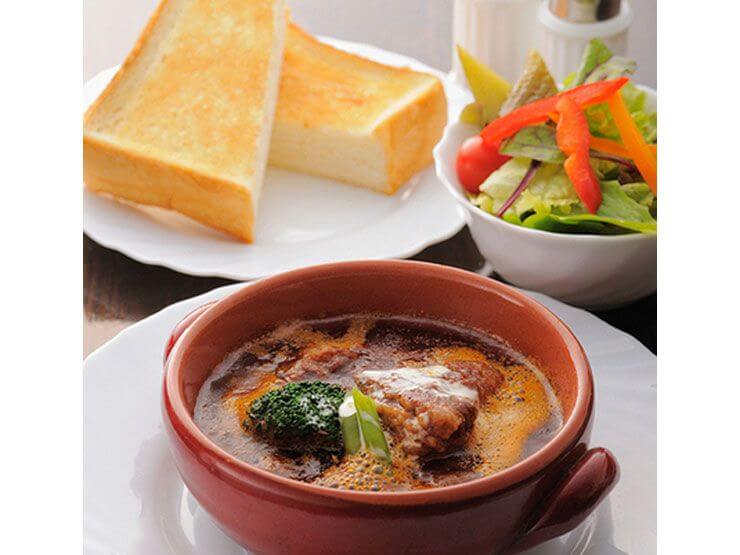 柔らかいほほ肉をじっくり丁寧に煮込んだビーフシチューも絶品