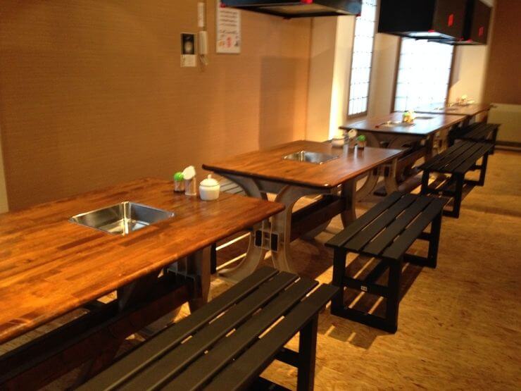 呉服屋さんを改装した店内は趣のある広々とした空間