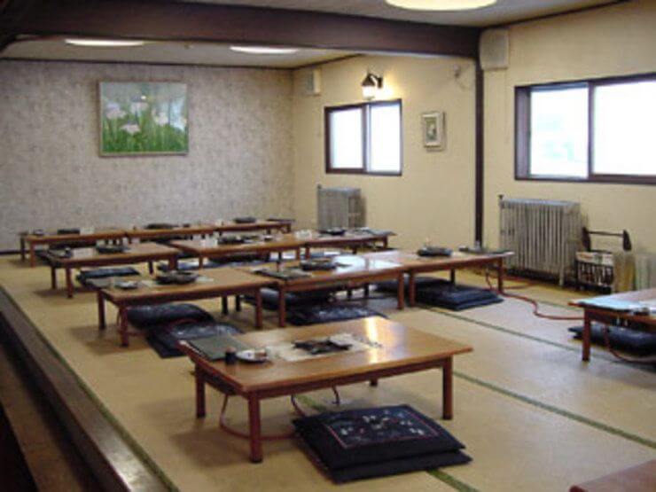 広々とした店内は、大人数の団体様にも対応できる広さ！