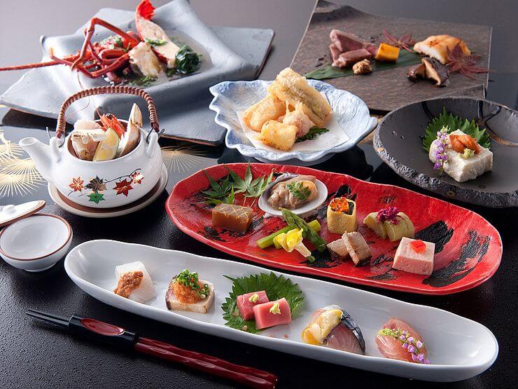 料理だけでなく、器も楽しみたい