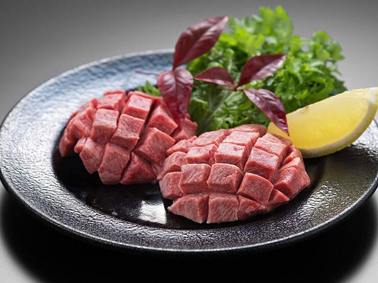 最高級のタンを厚切りにした『霜降りトロタンステーキ』