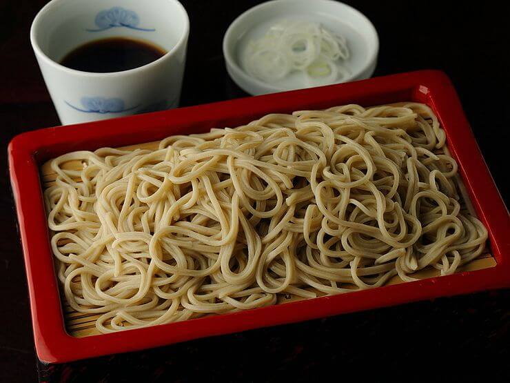 木鉢で練ることで弾力を出した基本の蕎麦『もり又はかけ』