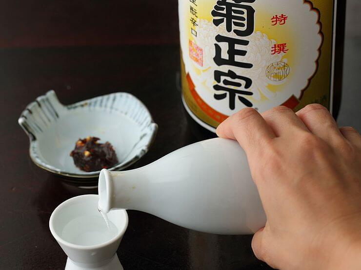 料理を引き立てる名脇役となる日本酒メニューは『菊正宗』のみ
