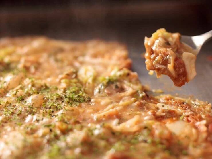 お好み焼き6種類、もんじゃ7種類から選べる、お得な食べ放題も