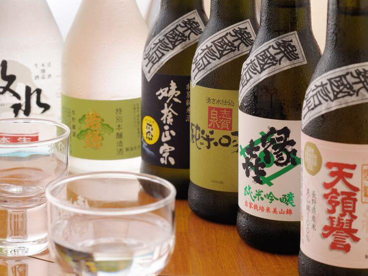 そばのうまさが際立つ日本酒の数々。信州長野の地酒が豊富に揃います