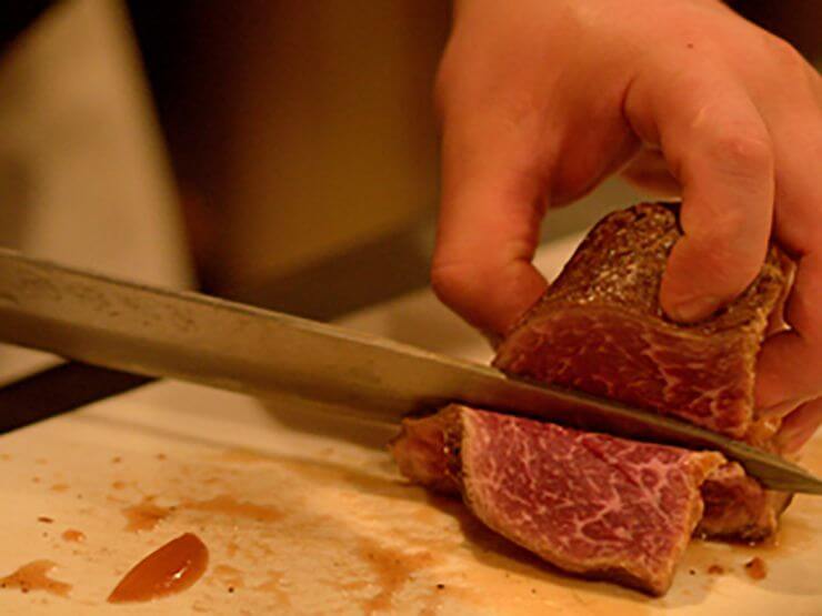 鴨はそばによく合う食材のひとつ。酒肴にぴったりの鴨料理も豊富です