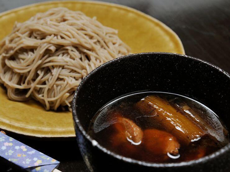 冷たい蕎麦と熱々の鴨汁の取り合わせが絶妙な『鴨つけそば』