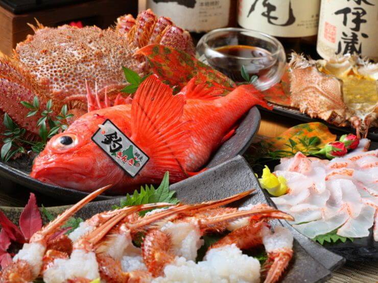 北海道の極上の食材をその日に仕入れた野菜とともに調理しています