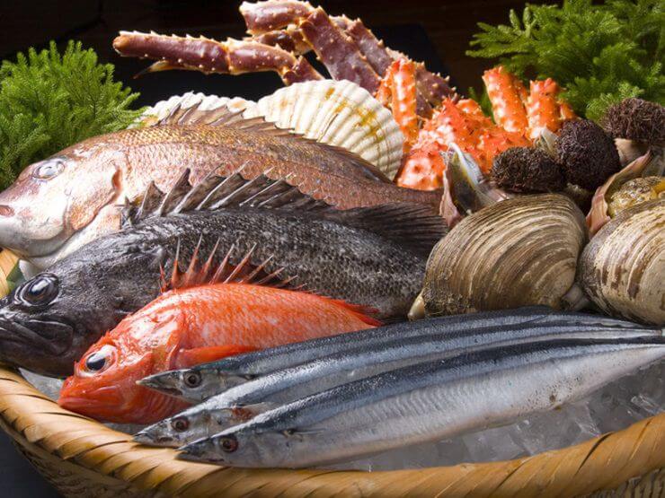 こだわりの新鮮な魚介と、季節ごとに移り変わる旬の食材を豪快に！