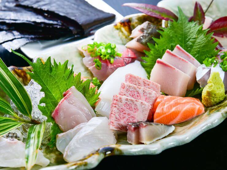 佐賀近海の季節の味わい満載の『刺身盛合わせ』がおススメ