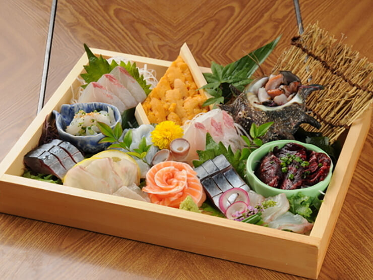 有明近海の幸や、旬の山菜などの食材を使用したコースもオススメです