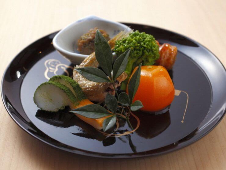 手間のかかる『八寸』にこそ、料理人は技を凝縮しています