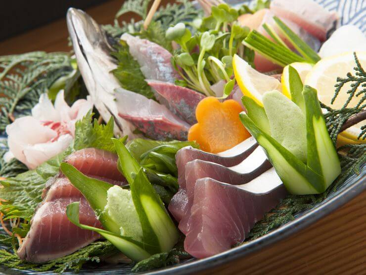 向灘沖合で釣れた新鮮な鮮魚が味わえます