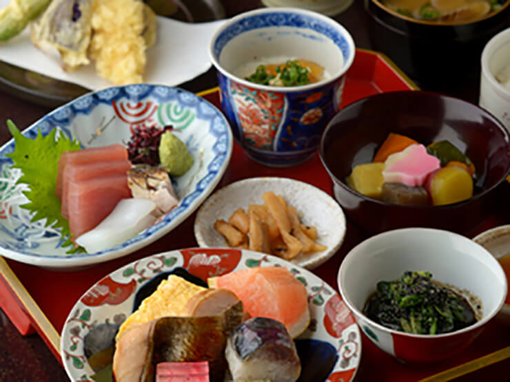 米はもちろん、水も美味しい新潟で、地産池消にこだわった食材を使用しています