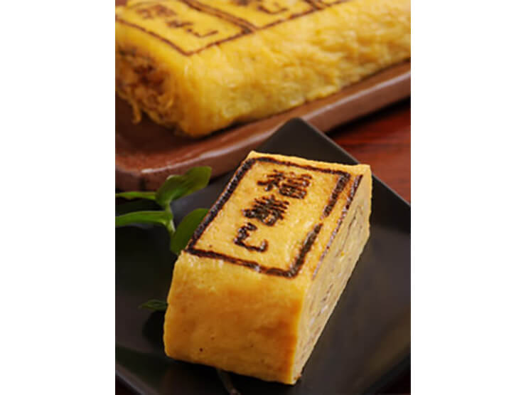 濃厚で上品、かつ甘さ控えめ。焼印が押された『だし巻き玉子』