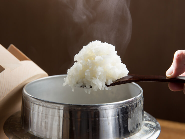 炊きたての『羽釜ご飯』はテンションが上がりますね