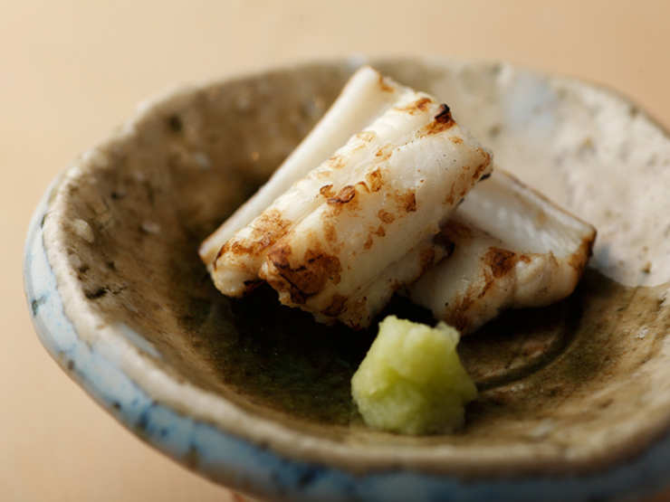 アナゴ白焼き。しっかり焼き目がついているのに中身はレアという逸品