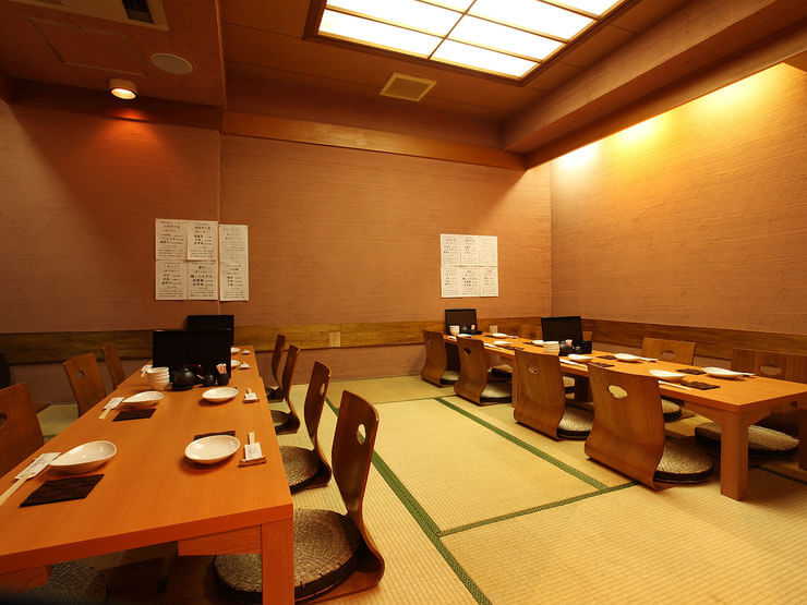 大人数は個室利用できる最大１６名様の宴会席