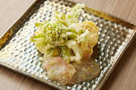 ゆばの包み揚げ　ふきのとうの天ぷら